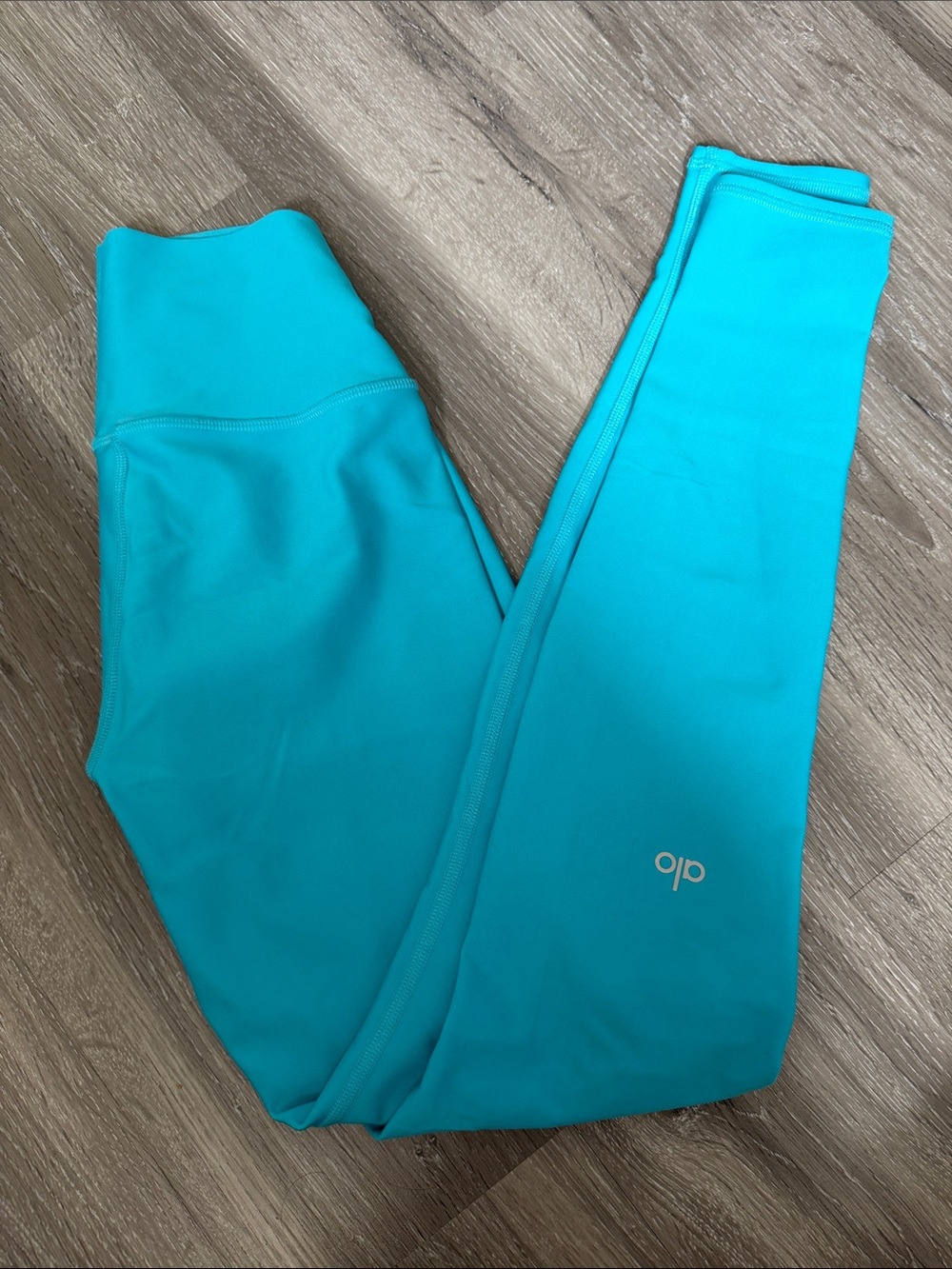 Alo Leggings in Bright Teal Small